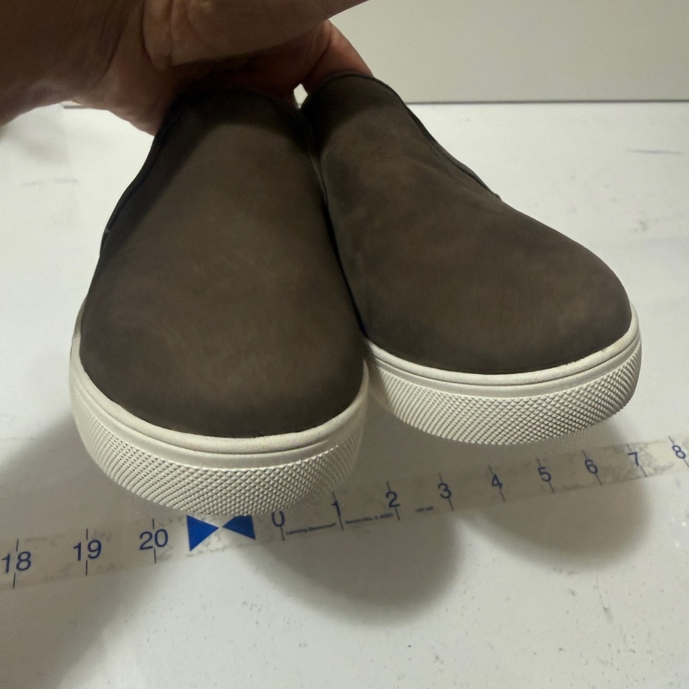 Blondo women's Slip-On Casual Sneakers in Dark Brown new conditions - Picture 3 of 10